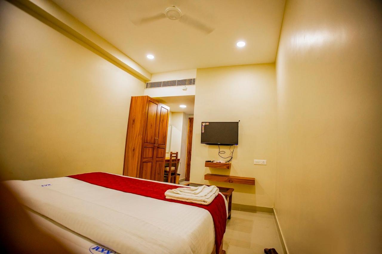 Hotel Kkm International à Kuzhittura Extérieur photo