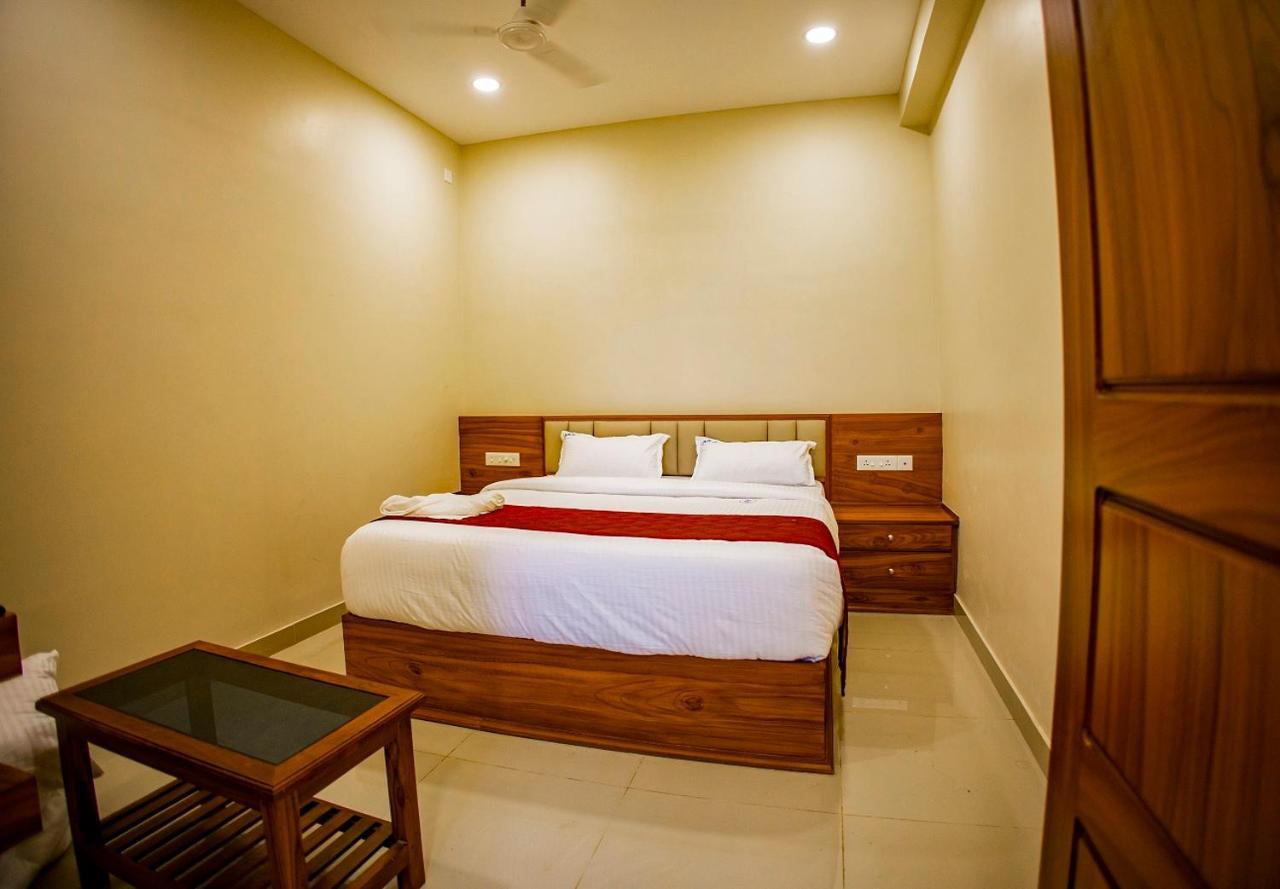 Hotel Kkm International à Kuzhittura Extérieur photo
